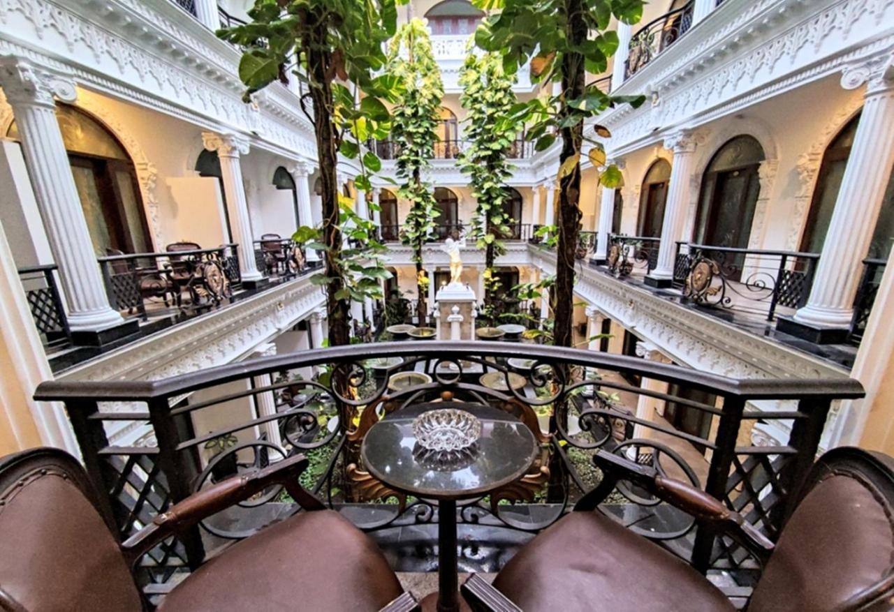 The Grand Palace Hotel Malang Exteriör bild