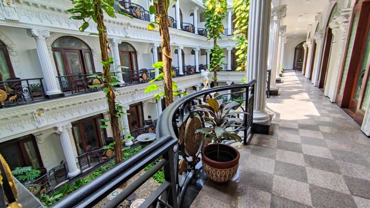 The Grand Palace Hotel Malang Exteriör bild