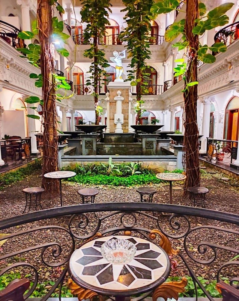 The Grand Palace Hotel Malang Exteriör bild