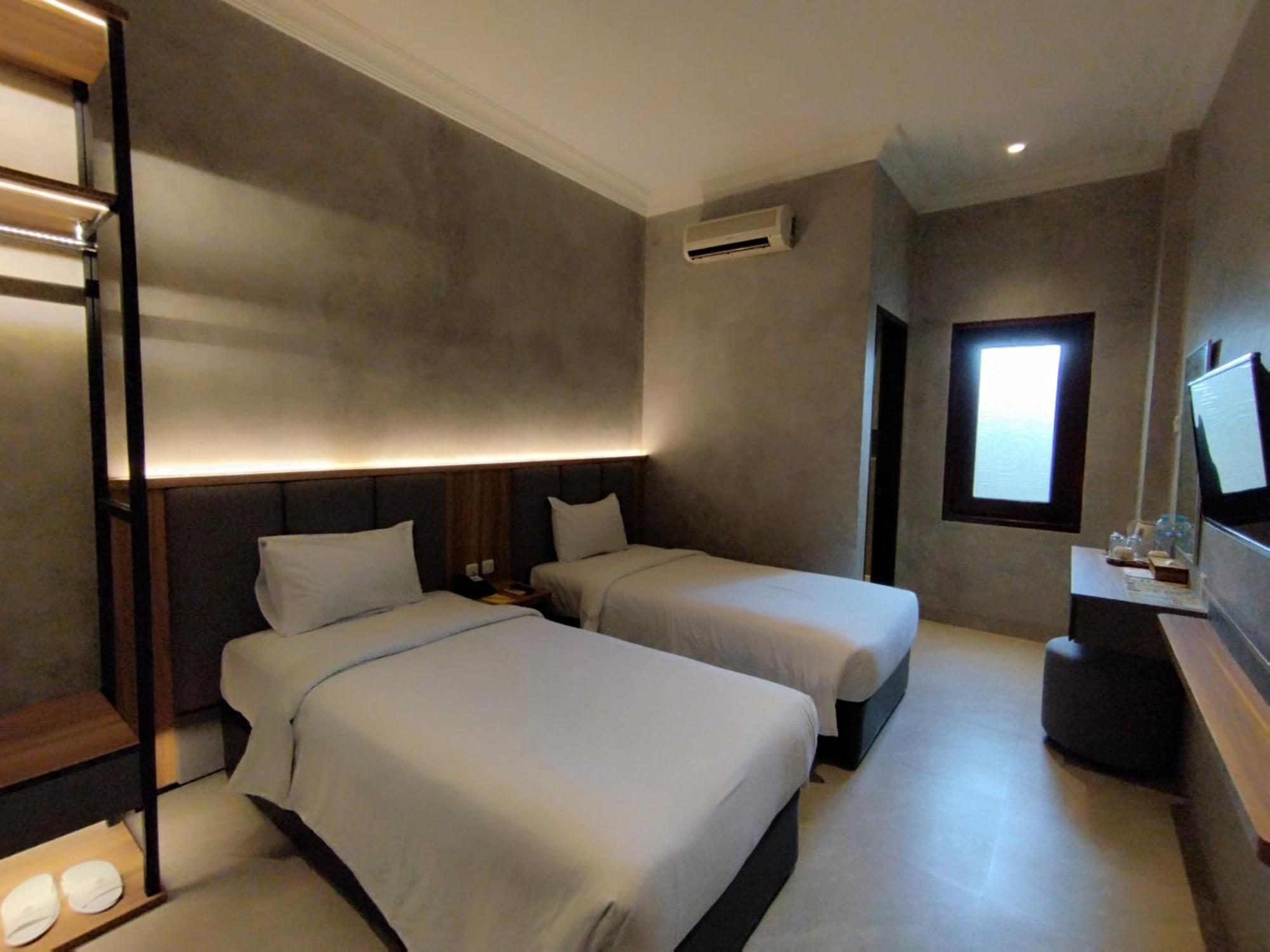 The Grand Palace Hotel Malang Exteriör bild