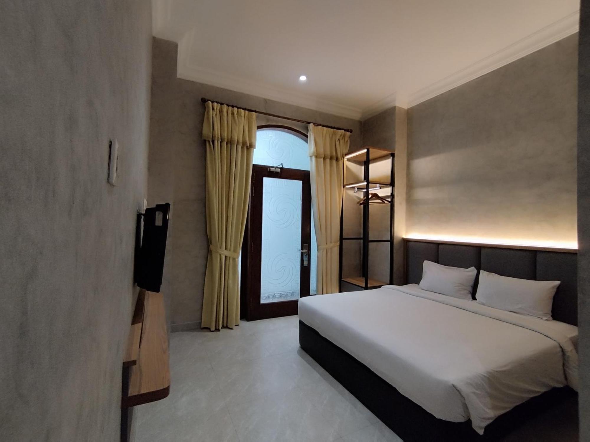 The Grand Palace Hotel Malang Exteriör bild
