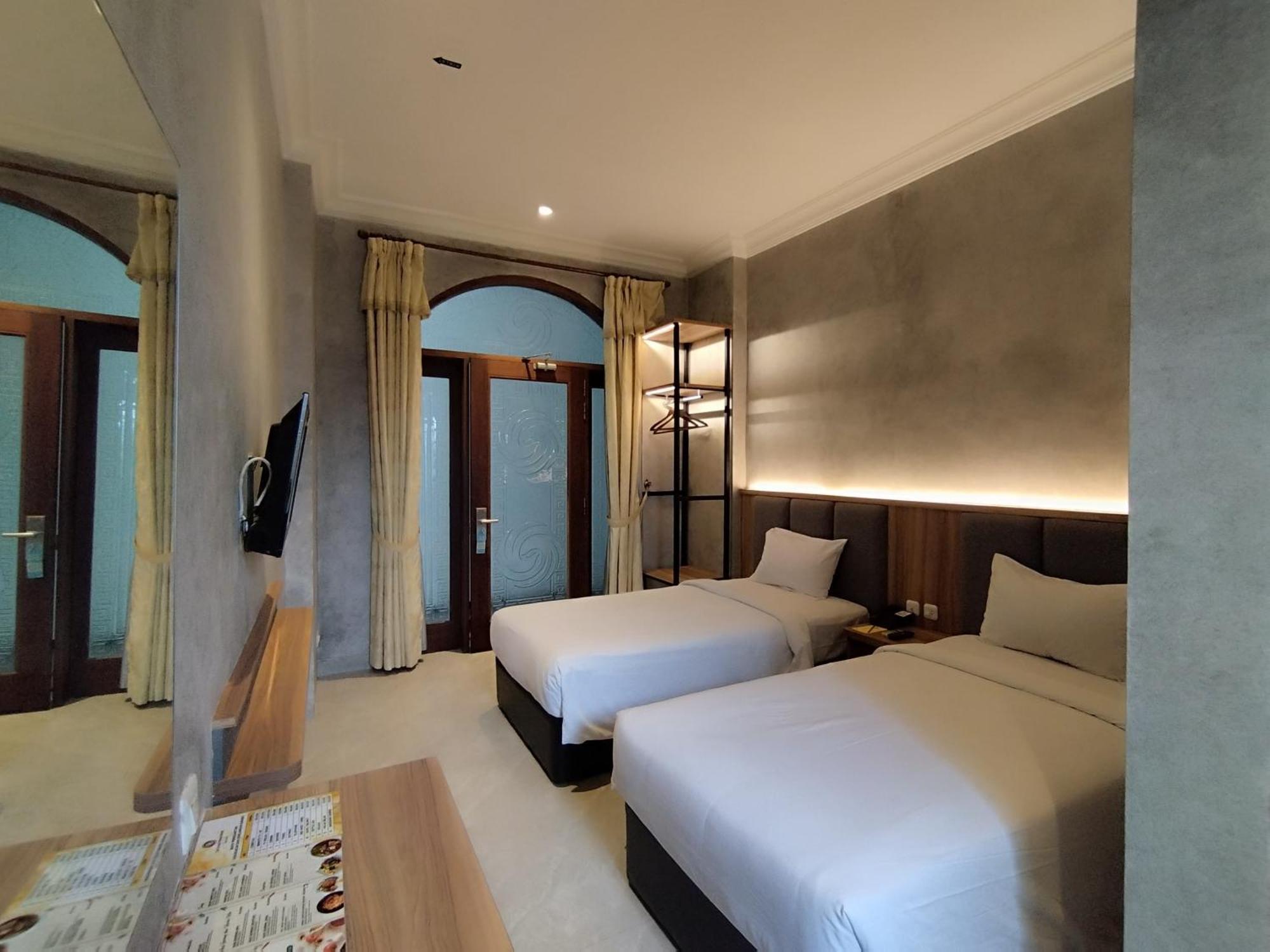 The Grand Palace Hotel Malang Exteriör bild