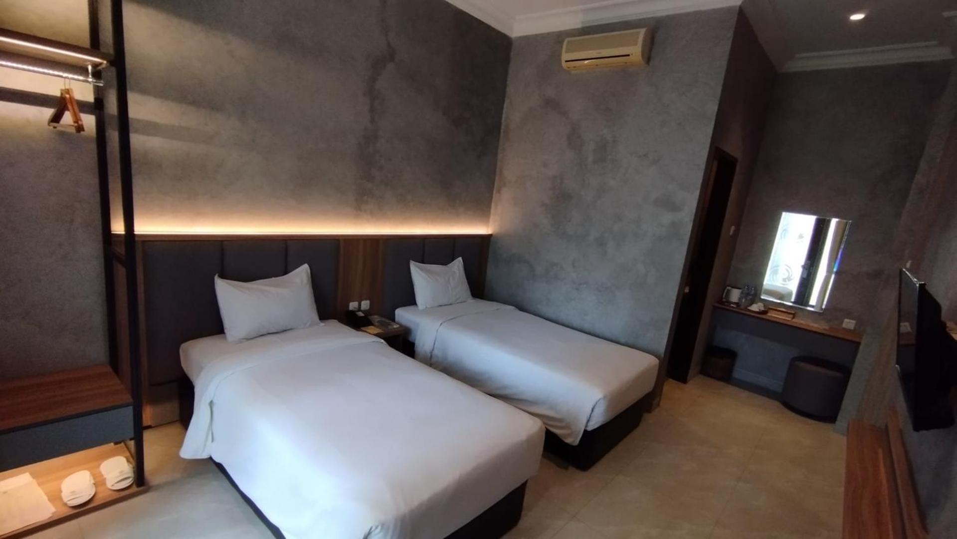The Grand Palace Hotel Malang Exteriör bild