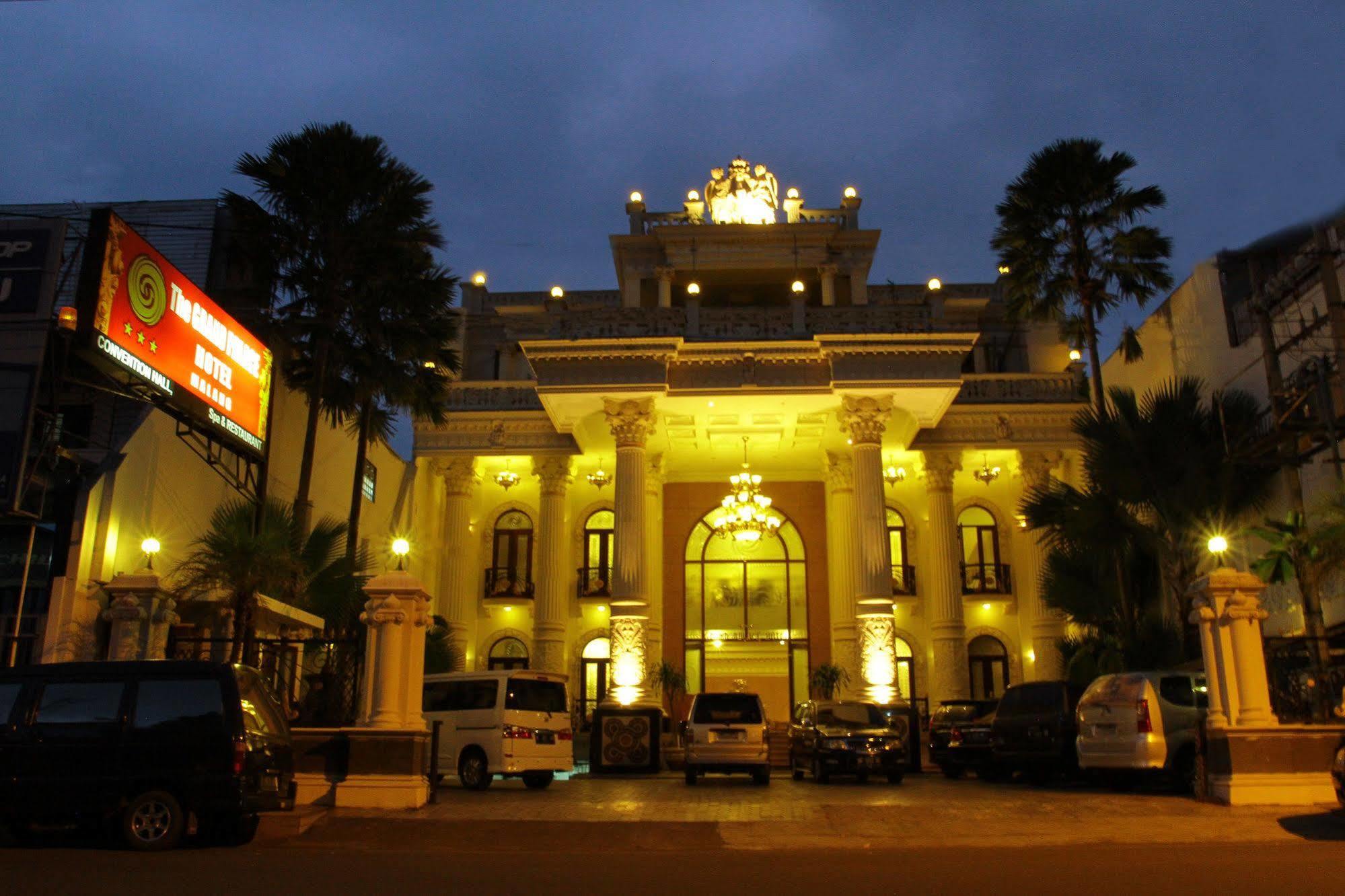 The Grand Palace Hotel Malang Exteriör bild