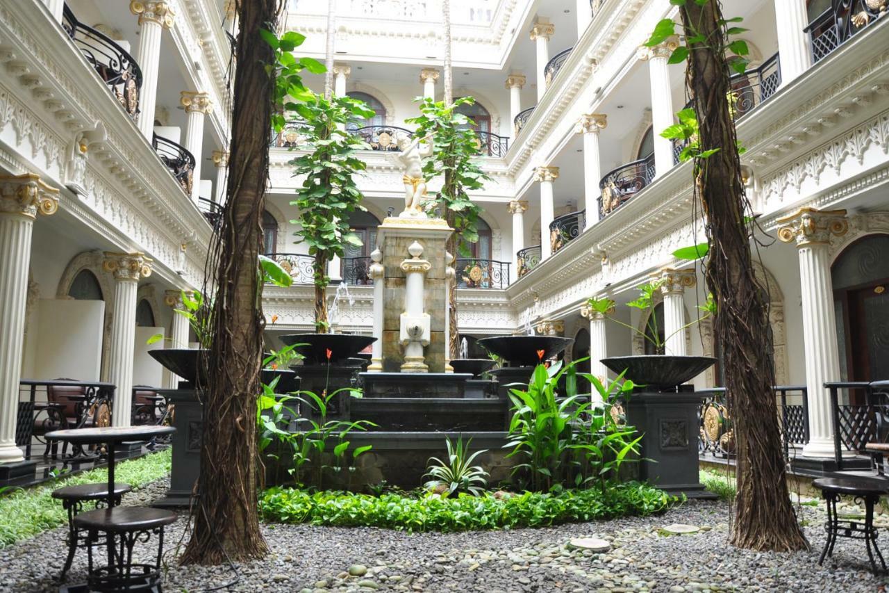 The Grand Palace Hotel Malang Exteriör bild